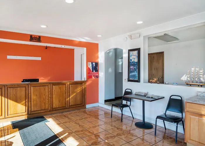 Oyo Townhouse Dodge City Ks