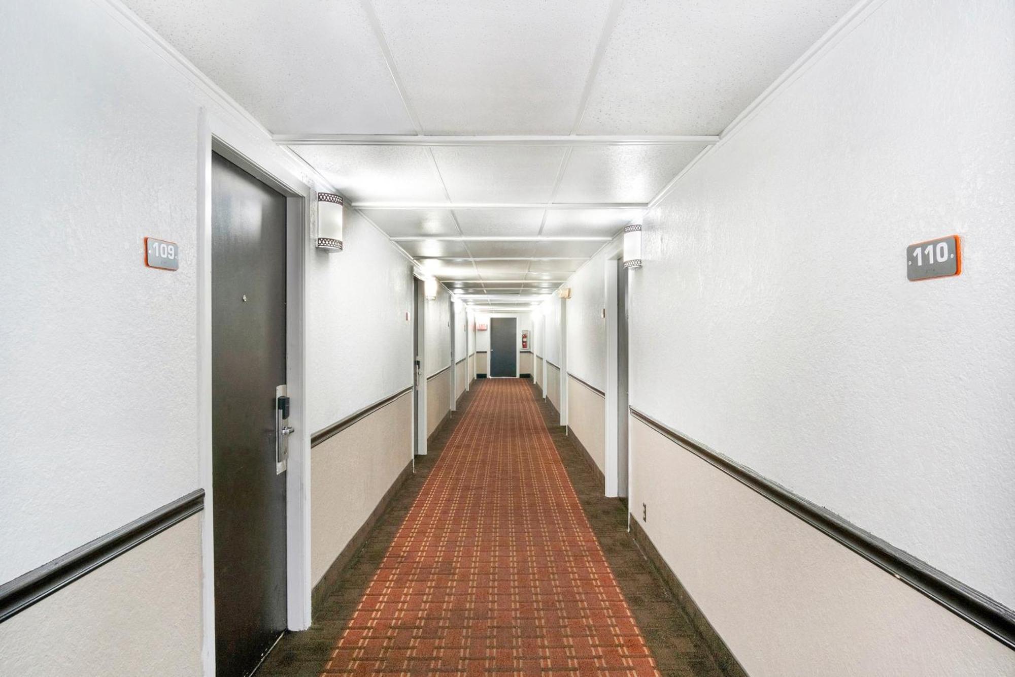 Hotel Oyo Townhouse Dodge Ks