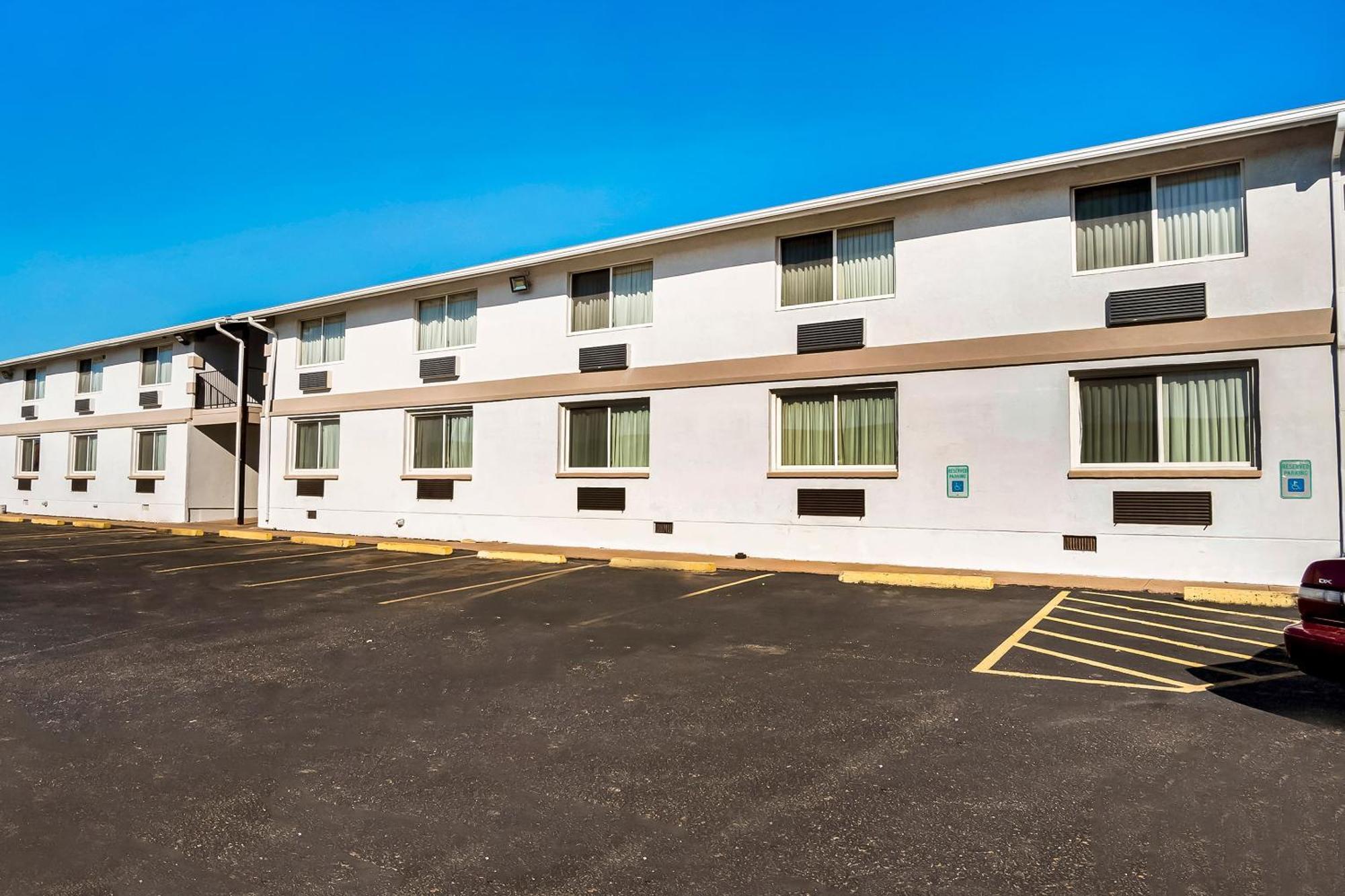 Oyo Townhouse Dodge Ks