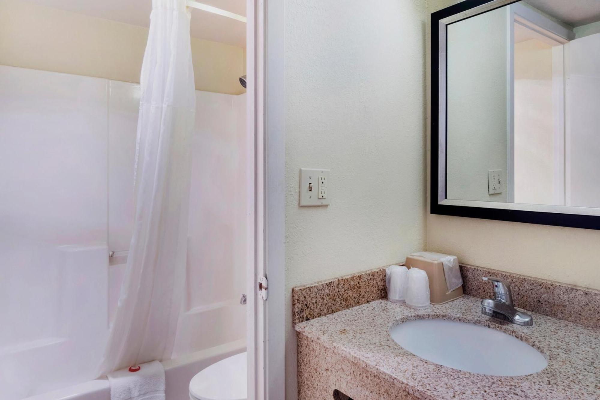 Hotel Oyo Townhouse Dodge Ks 2*