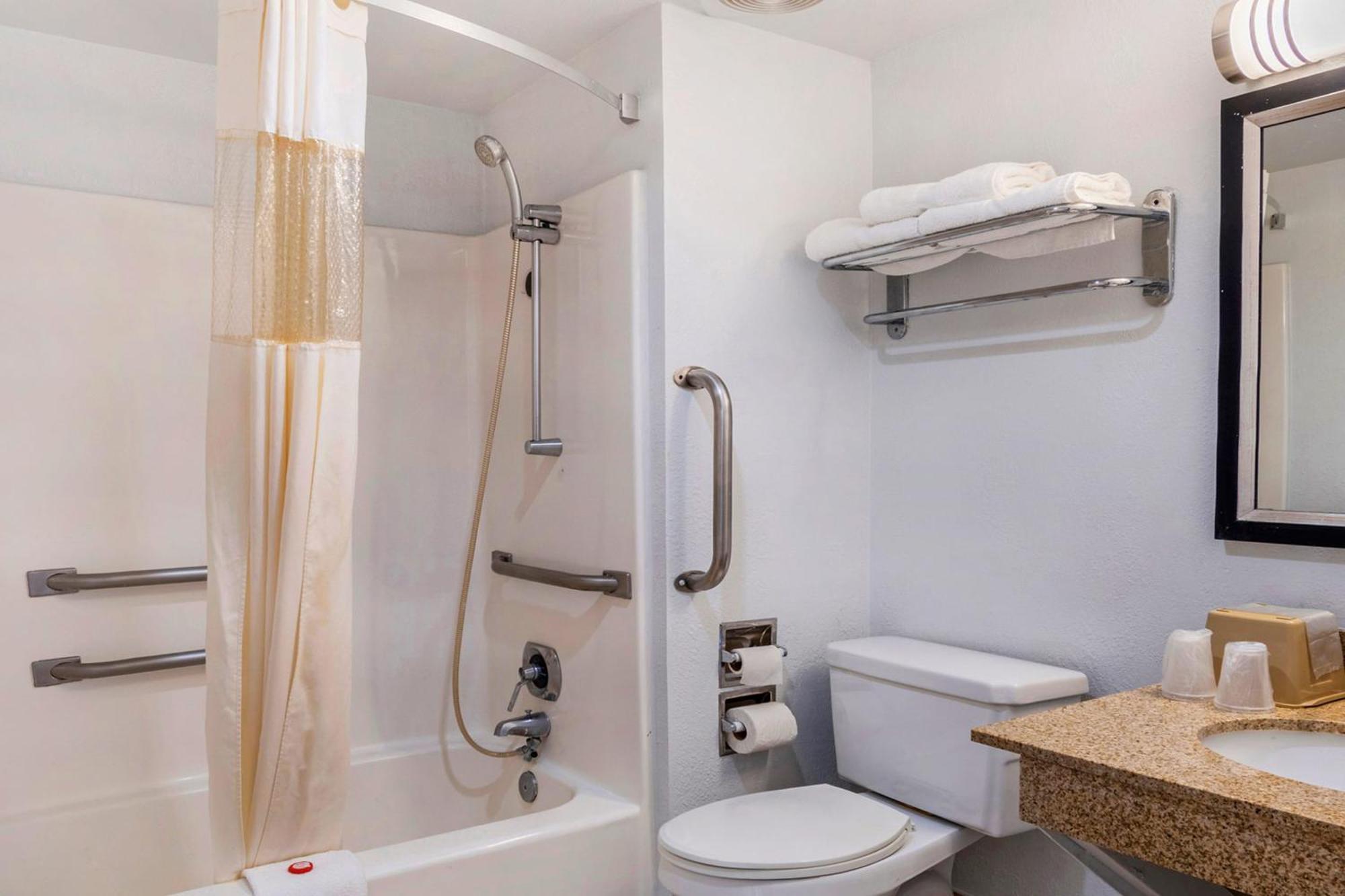 Oyo Townhouse Dodge Ks 2*