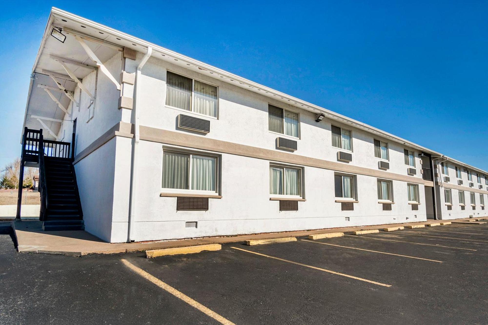 Hotel Oyo Townhouse Dodge Ks